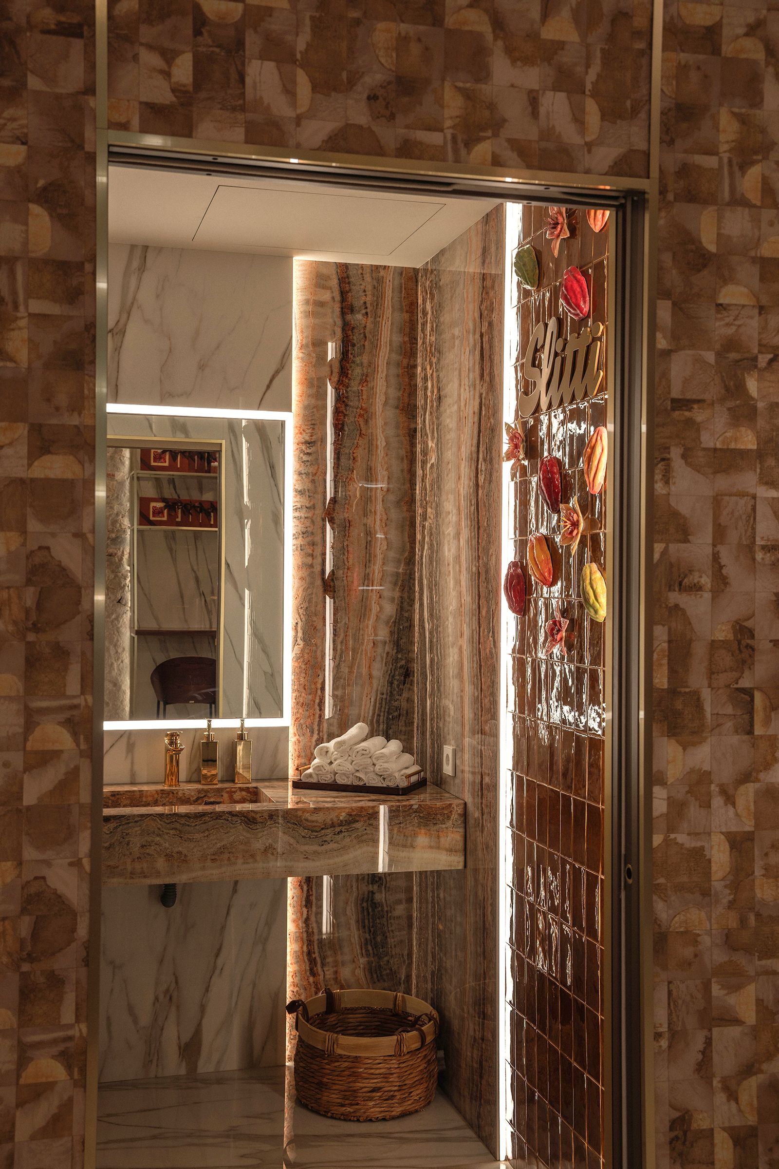 Entrance to the bathroom