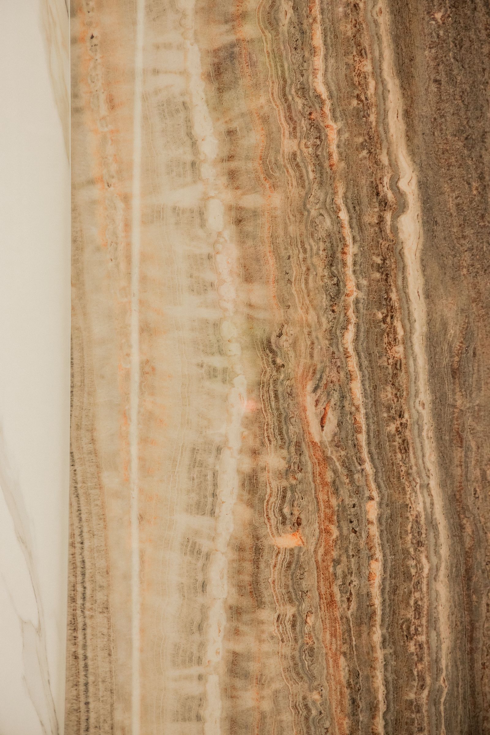 Stone texture in the bathroom
